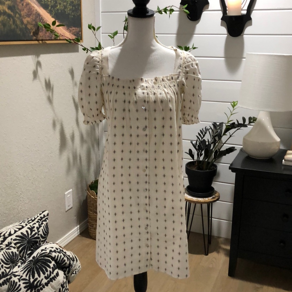 Pretty NWOT  button up dress